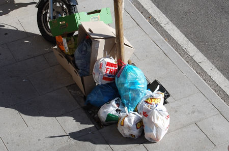 Basura en Pizarro/Tresyuno Comunicación