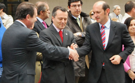 Caballero y Louzán/Tresyuno Comunicación As relacións entre o alcalde e o presidente da Deputación non son cordiais, precisamente
