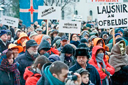Una de las protestas realizadas en Islandia por las acciones de los bancos. Una de las protestas realizadas en Islandia por las acciones de los bancos.