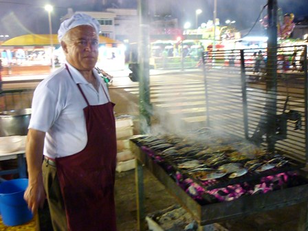 bouzas fiestas alfonso asando sardinas