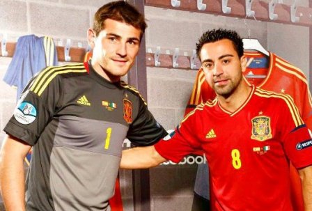 íker casilla y xavie hernández foto facebook