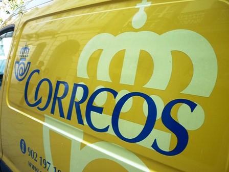 Correos facilita que los vecinos de Vigo y su comarca puedan comprar y mandar cestas de Navidad