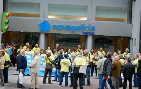 Afectados por las Preferentes esta semana ante la sede de NGB en Vigo/Tresyuno Comunicación