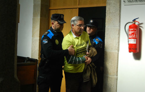 Arrestado/Tresyuno Comunicación