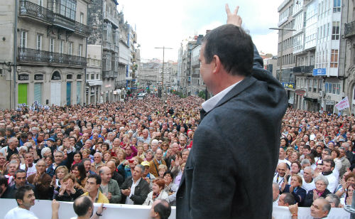 O alcalde na concentración 'Salvemos Peinador'