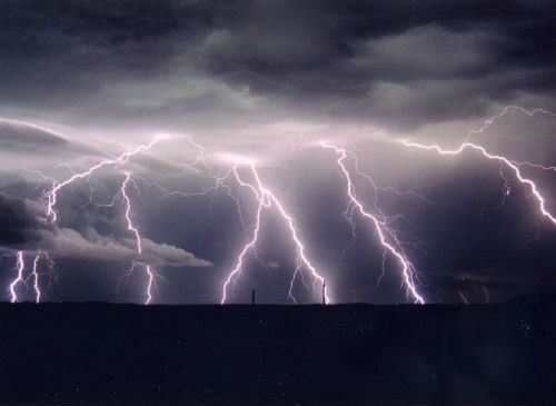 As tormentas deixan máis de 2.300 raios en apenas dúas horas