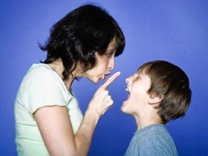 pegar niño discusión