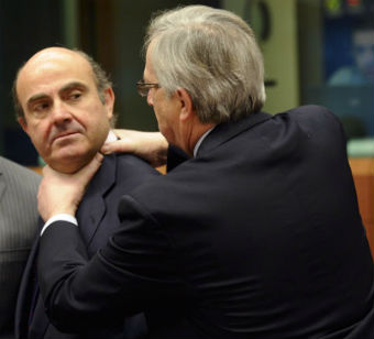 Esto es, exactamente, lo que ha hecho este martes el presidente de la Comisión Europea con el ministro español de Economía, Luis De Guindos y su afirmación de que habría otro rescate de Grecia