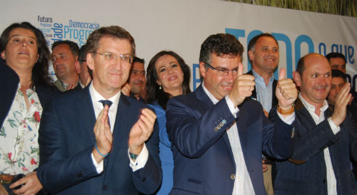 Javier Bas, junto a Núñez Feijóo, Rafael Louzán y los miembros de su candidatura/Tresyuno Comunciación