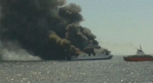 El ferry 'Sorrento', ardiendo