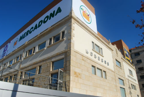 El Centro Comercial Bandeira, empezó a funcionar este jueves/Tresyuno Comunicación