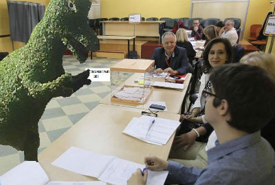 Dinoseto votando/Foto: https://www.facebook.com/DinoSetoVigo