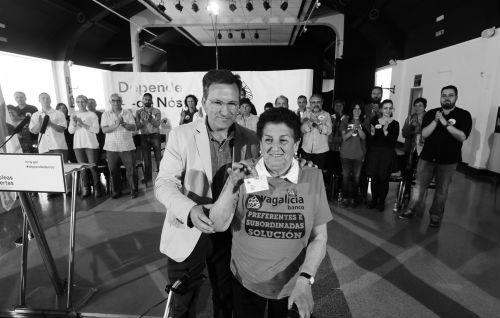 El voceiro nacional del BNG, Xavier Vence, y la luchadora de las Preferentes, Domitila Vicente