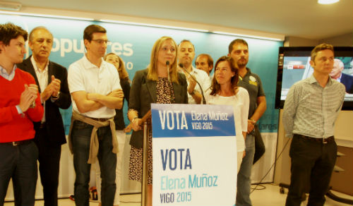 Elena Muñoz, candidata del PP, este domingo en la sede de su partido en Vigo