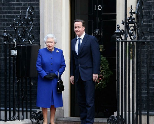 La reina Isabel encargará al primer ministro David Cameron que vuelva a formar gobierno