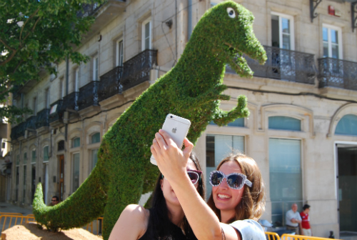 Muchas personas aprovecharon para hacerse 'selfies' con Dinoseto/Tresyuno Comunicación
