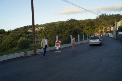O alcalde, Javier Bas, xunto coa concelleira de Vías e Obras, Maria José Barciela