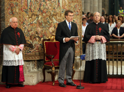 O presidente do goberno galgo, pola mañá estivo na catedral de Santiago e pola tarde nunha misa en San Domingos de Bonaval