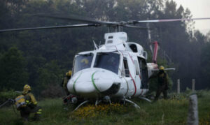 Helicóptero-en-un-incendio