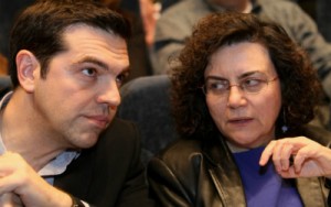 El primer ministro Tsipras con la dimitida Valavani