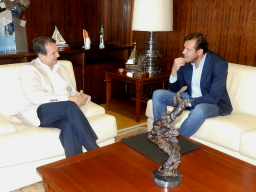 Abel Caballero,con el alcalde de Valladolid, Óscar Puente, este martes en Vigo
