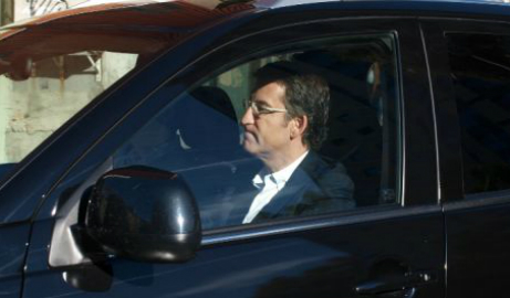 El presidente Feijóo al volante de su coche/Tresyuno Comunicación