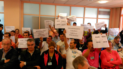 Trabajadores de limpieza en el Pleno de este lunes/Tresyuno Comunicación