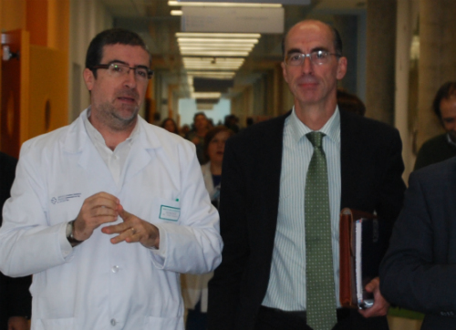 EL conselleiro Almuiña con el gerente del Área Sanitaria de Vigo, el doctor Félix Ruibal/Tresyuno Comunicación