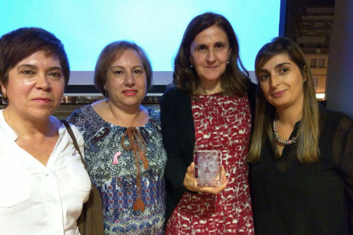 A doutora Rosa Mallo co seu premio