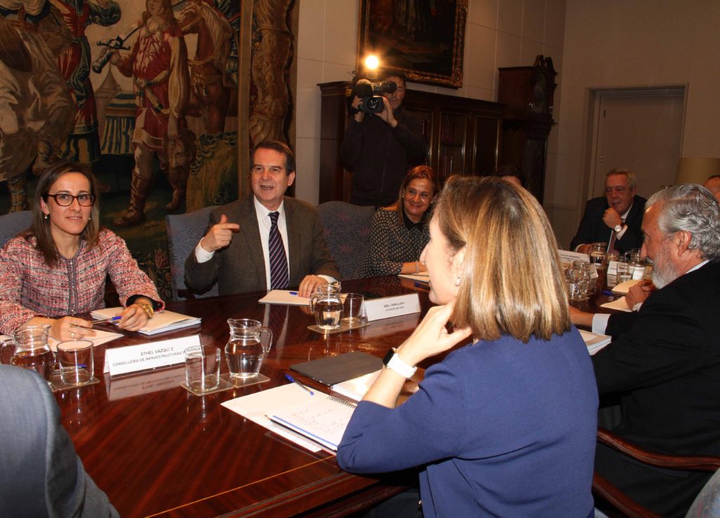 A conselleira, o alcalde, a presidenta da Deputación e a ministra de Fomento en funcións mantiveron unha xuntanza este luns, en Madrid