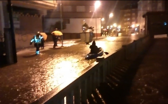 En barca por las calles de Redondela