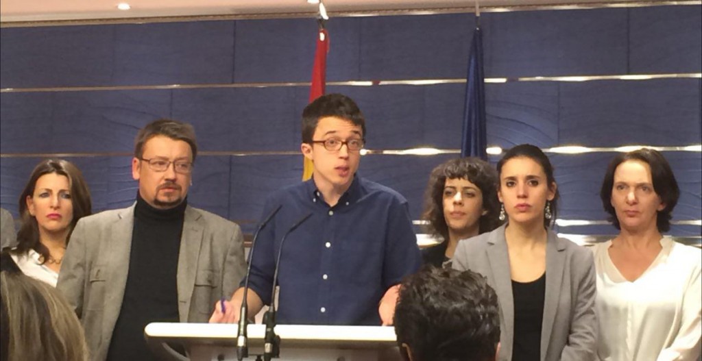 Iñigo Errejón anunciando la suspensión de las negociaciones