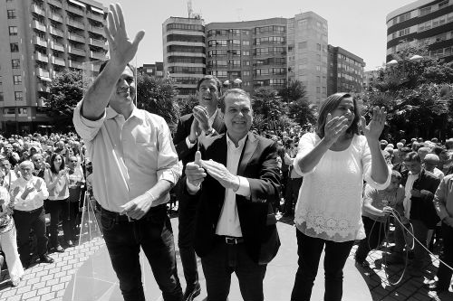 El alcalde con Pedro Sánchez, Carmela Silva y José Ramón Gómez Besteiro en un acto en Vigo durante las Elecciones Municipales/Foto:Felipe Carnotto
