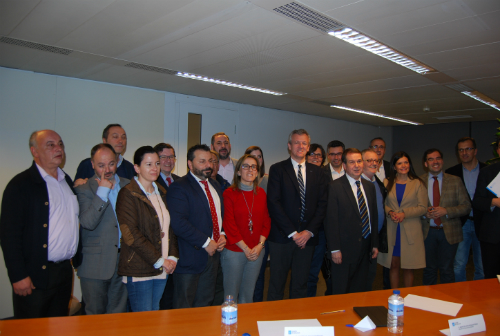 EL viceprersidente del Gobierno de Galicia, la conselleira del Territorio y las alcaldesas y alcaldes de los 14 concellos que iniciarán el Área Metropolitana de Vigo/Foto:vigoalminuto.com