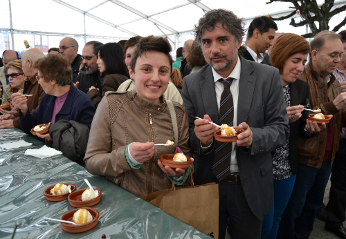 Foto: vigoalminuto.com //Inés Abril y Xosé Manuel Rodríguez (Alcalde de As Neves)