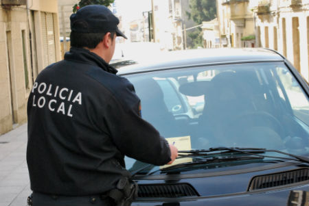 La oposición denuncia que el alcalde impide a la Policía Local imponer multas leves, "para recaudar más"