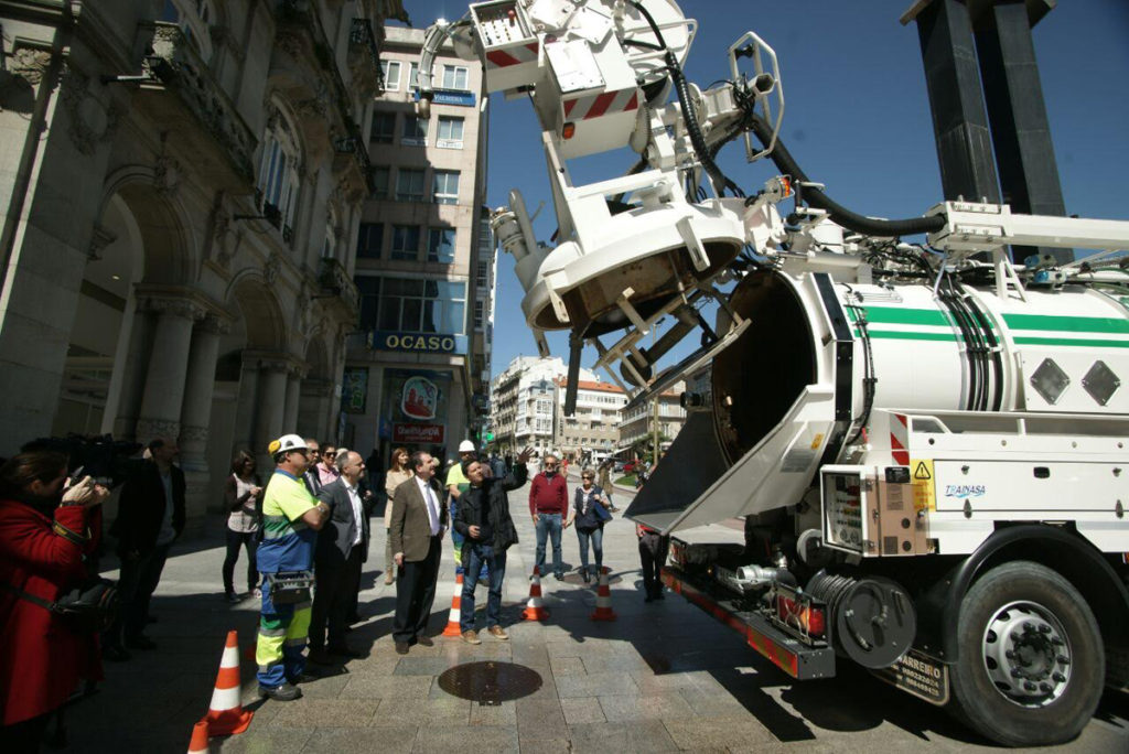 camion limpia alcantarillas