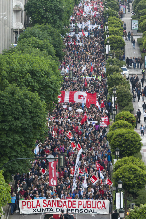 MIles de asistentes a la manifestación bajando la Gran Vía
