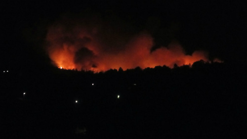 La lluvia ayuda a apagar el incendio de Rodeiro, que arrasó 20 hectáreas