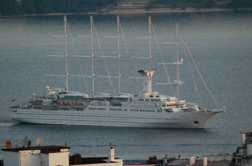 El Wind Surf atracando este martes or la mañana en Vigo