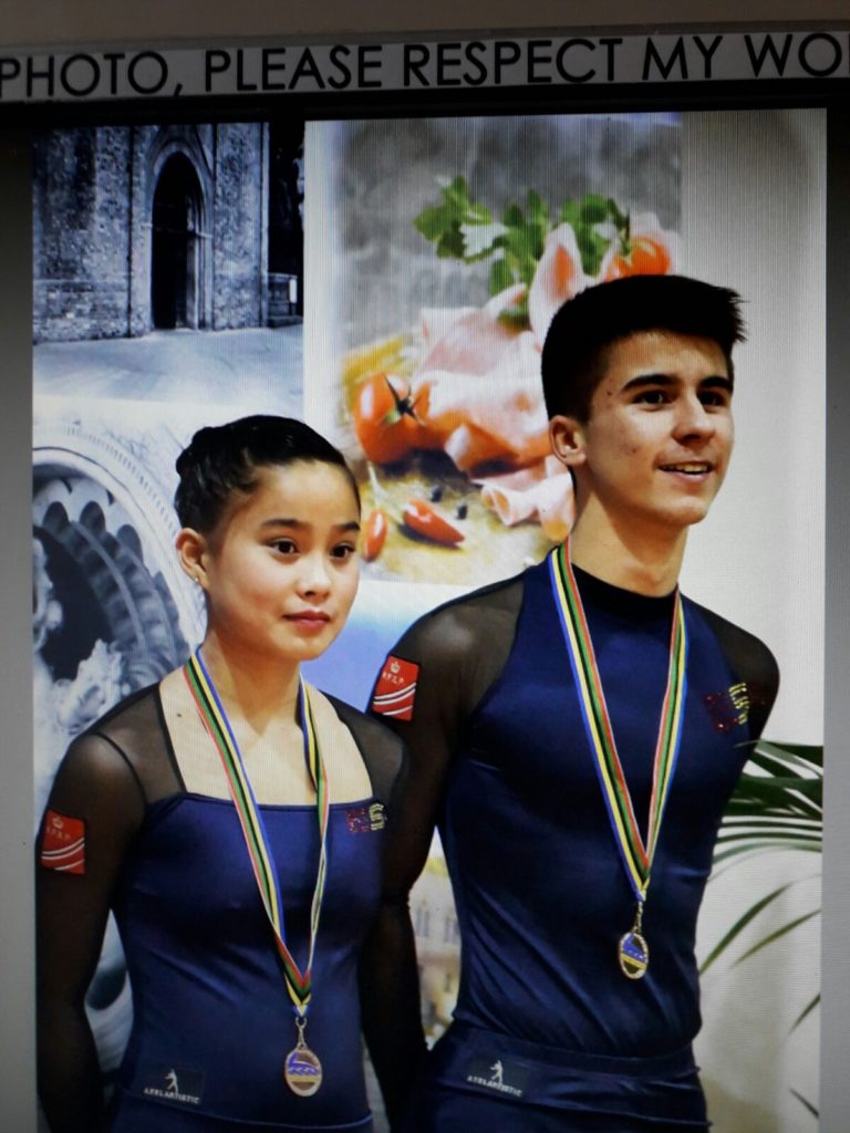 Alba Lishi Alonso y Albino Estévez, de Club Patinaxe Covelo, Medalla de bronce en su categoría en el Campeonato de Europa de Calderada di Reno, en Italia