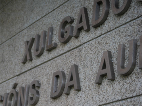 Evita la cárcel el administrador del colegio de Vigo que abusó de dos alumnas