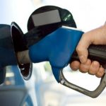 El Gobierno mantiene la rebaja del 10% en el IVA de los carburantes, pese al aviso de la Comisión Europea