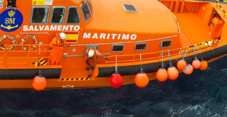 Aparece muerto flotando en el muelle de Aldán