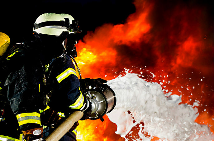 Una persona muerta y otras tres rescatadas durante un trágico incendio en Bergondo