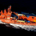Rescatados dous mariñeiros, tras o incendio do seu barco en Muros