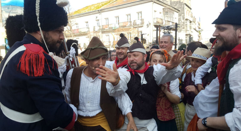 Vitrasa refuerza el servicio de buses, de día y de noche, durante la Reconquista