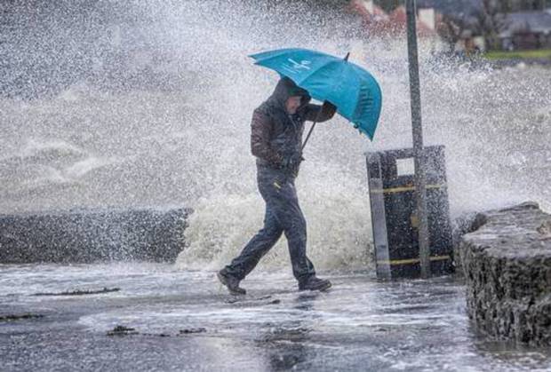 Más viento, más lluvia y alerta roja en la costa