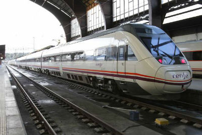 Renfe refuerza la conexión entre Galicia y Madrid con 2.100 plazas en trenes especiales