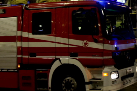 El fuego arrasó de madrugada un cobertizo, sin causar daños personales